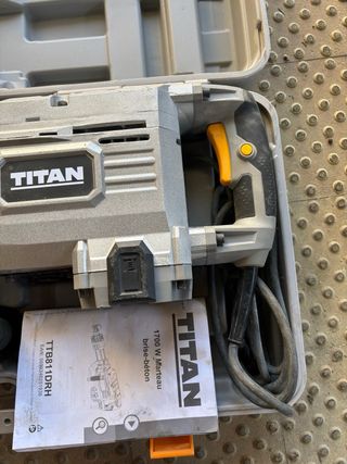 Taladro percutor combinado eléctrico Titán 