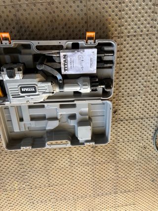 Taladro percutor combinado eléctrico Titán 