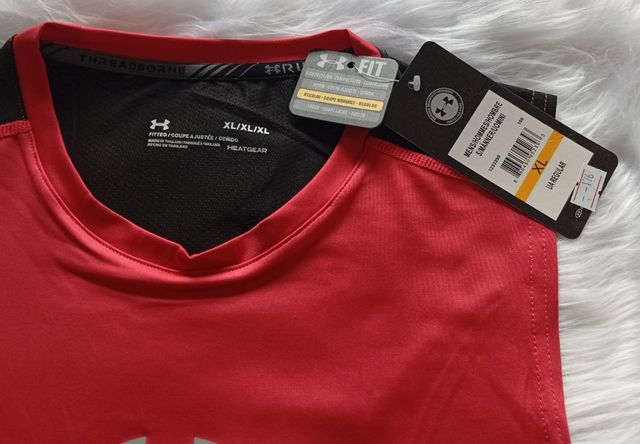 Camiseta Under Armour deportiva roja