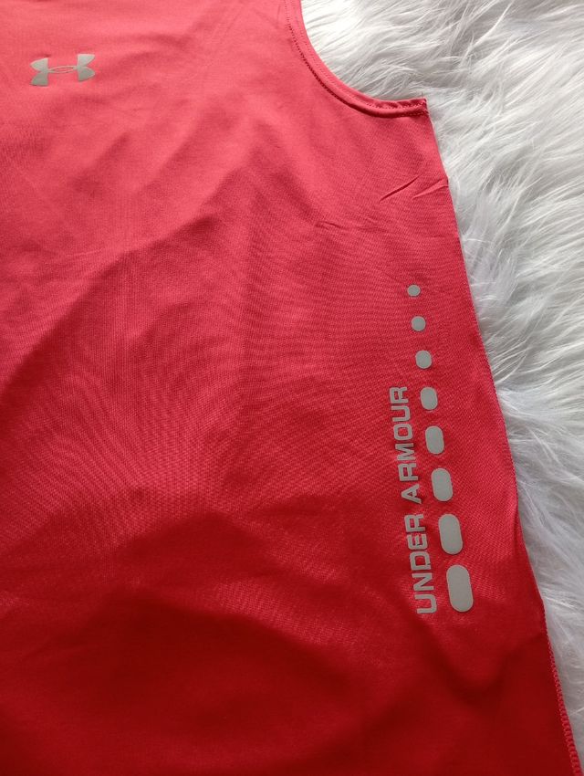 Camiseta Under Armour deportiva roja