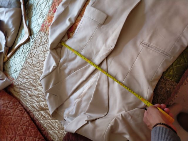 Traje moderno color beige