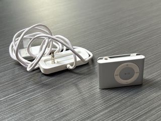 iPod shuffle gris plata + cargador