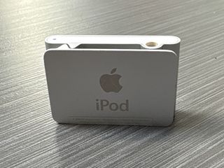 iPod shuffle gris plata + cargador