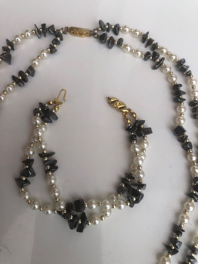Collar y pulsera perlas-piedras negras