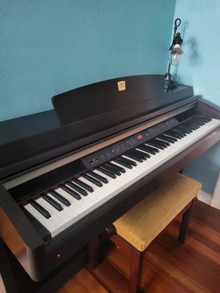 PIANO YAMAHA CLAVINOVA