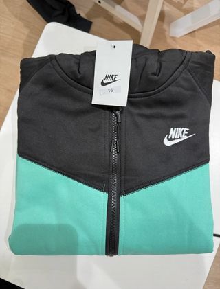 Nike tech Verde Menta