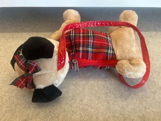 Bolsa Infantil Pug – Um Charme em Vermelho Xadrez!