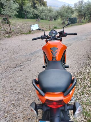 Kawasaki ER-6n - Moto naranja