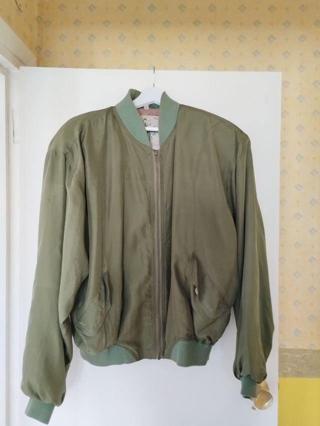 Cazadora seda verde oliva