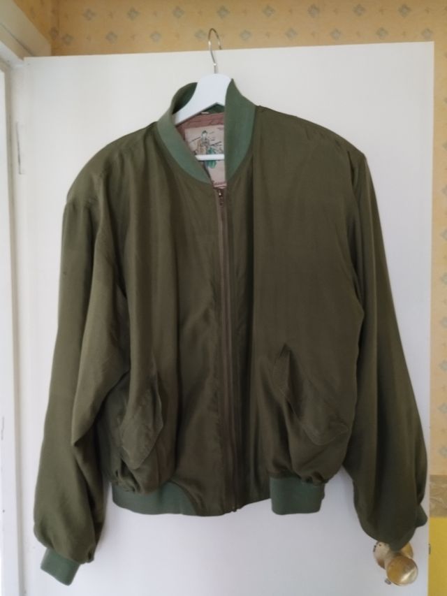 Cazadora seda verde oliva