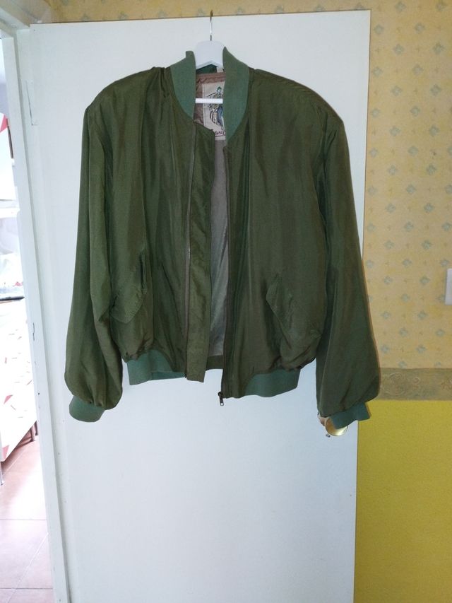 Cazadora seda verde oliva