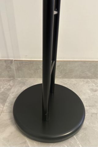 Galan negro con madera