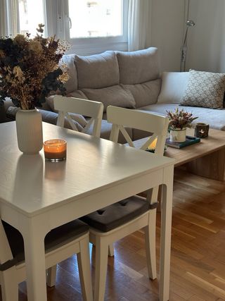 4 sillas blancas comedor  Como nuevas