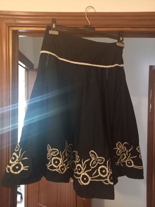 Falda negra bordada - Talla S