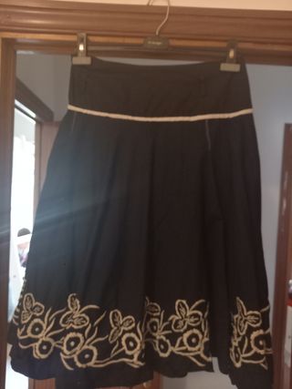 Falda negra bordada - Talla S