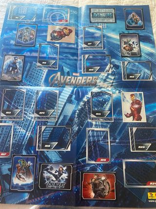 Álbum Panini Avengers 2012 incompleto — Marvel.
