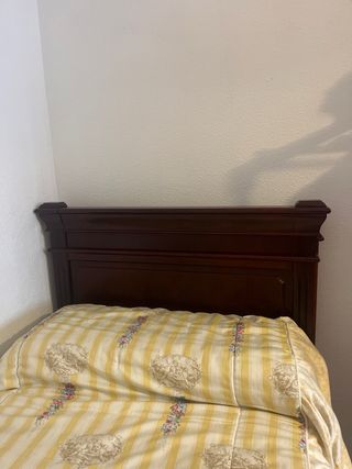 Conjunto de muebles de dormitorio en madera caoba