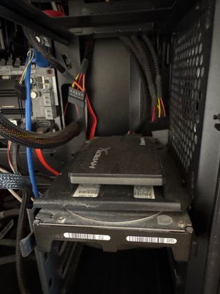 Se vende PC de escritorio completo – ideal para oficina, uso doméstico o juegos ligeros