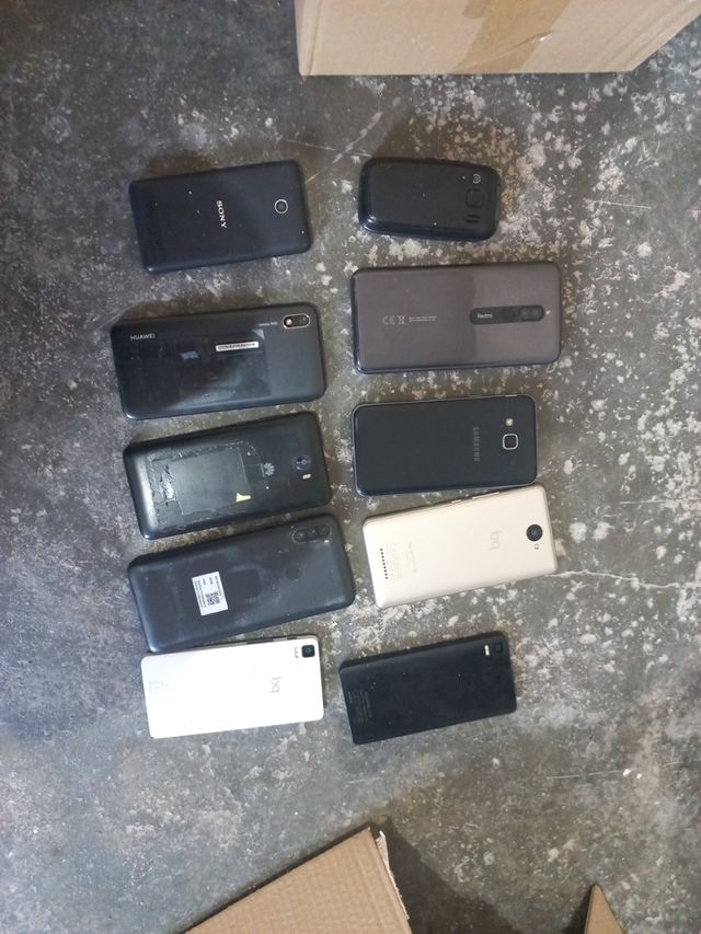 10 móviles usados + accesorios