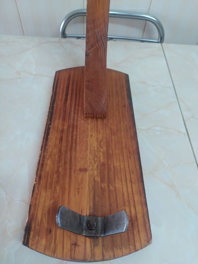 Jamonero de madera rústico