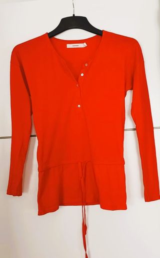 Blusa roja de mujer