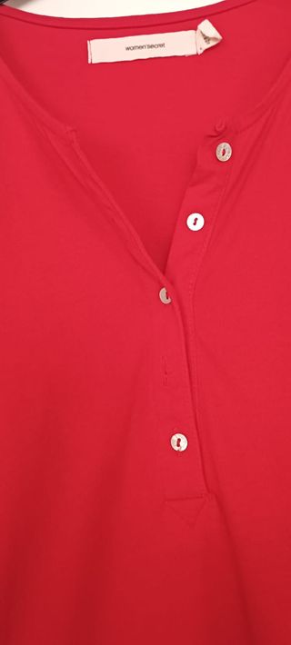 Blusa roja de mujer