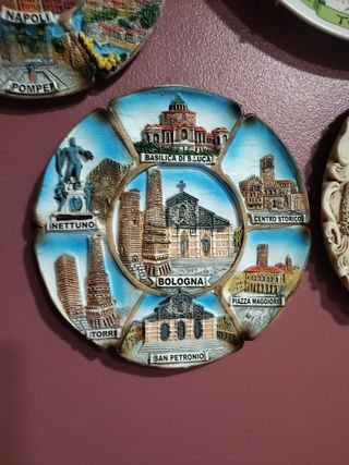 Platos recuerdos de ciudades