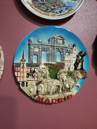 Platos recuerdos de ciudades