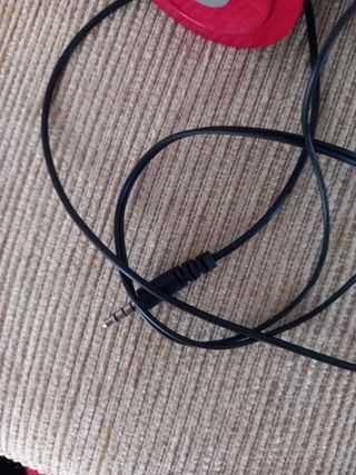 Cascos auriculares rojos