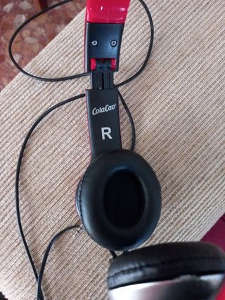 Cascos auriculares rojos
