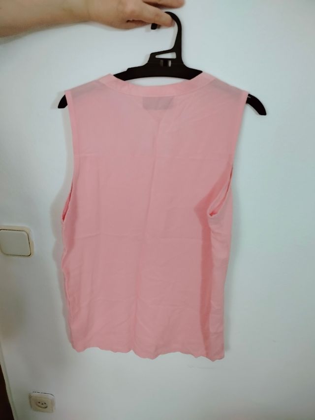 Blusa rosa Essentials sin mangas