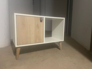 Mesilla de noche / Auxiliar con puerta.  Ikea