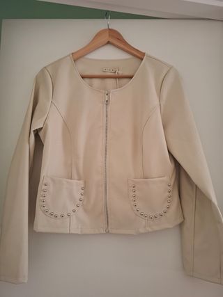 Cazadora beige efecto cuero