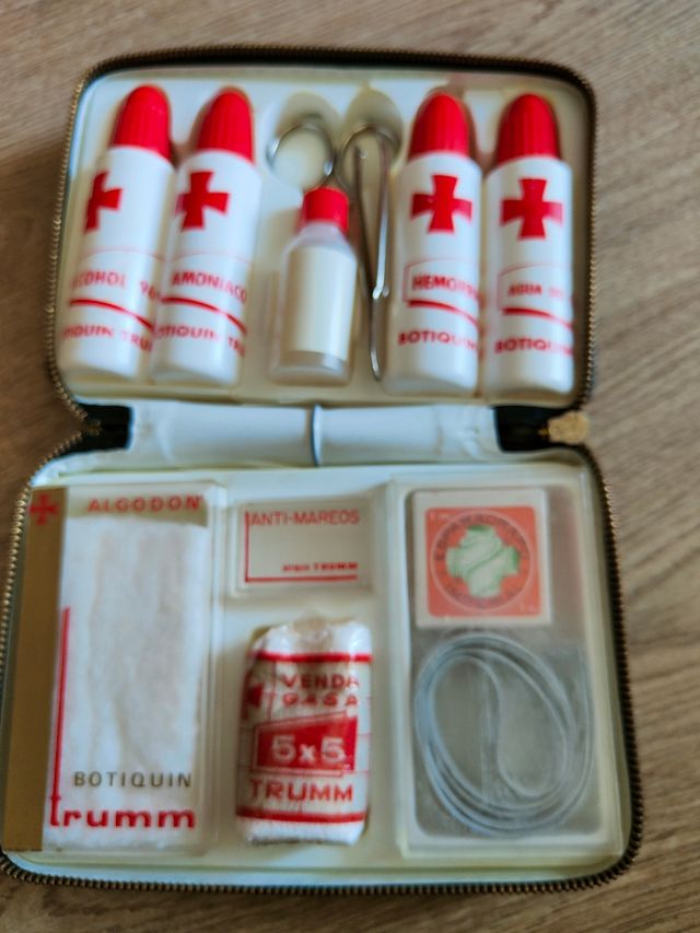 Botiquín Trumm antiguo para coche