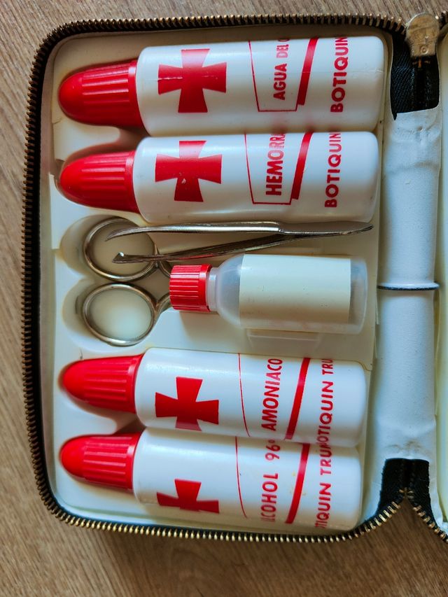 Botiquín Trumm antiguo para coche