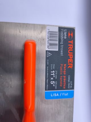 Llana con mango de plástico truper