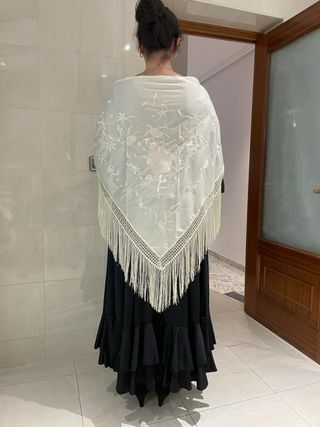 Mantón de manila de pico marfil