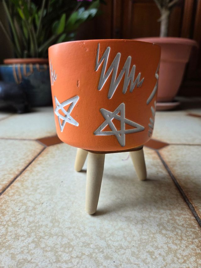 Portavaso arancione in terracotta