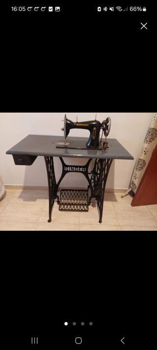 Máquina de coser antigua 