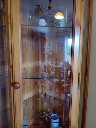 Vitrina de madera con cristal - Mueble expositor