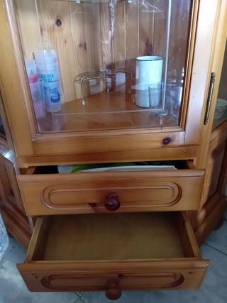 Vitrina de madera con cristal - Mueble expositor