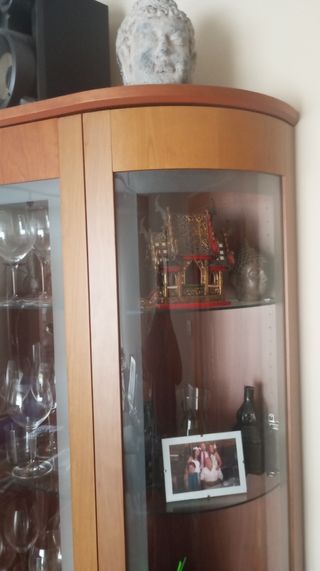 Mueble salón madera -cetezo y  Cristal.