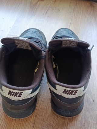 Nike Dunk Low - Marrón y Negro
