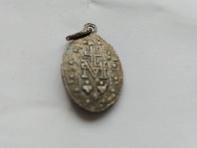 2 Medaglie religiose e 1 ciondolo Papa, Madonna