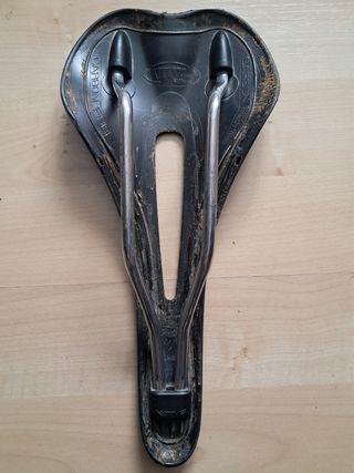 Sillin SELLE Italia de fibra de Carbono. 