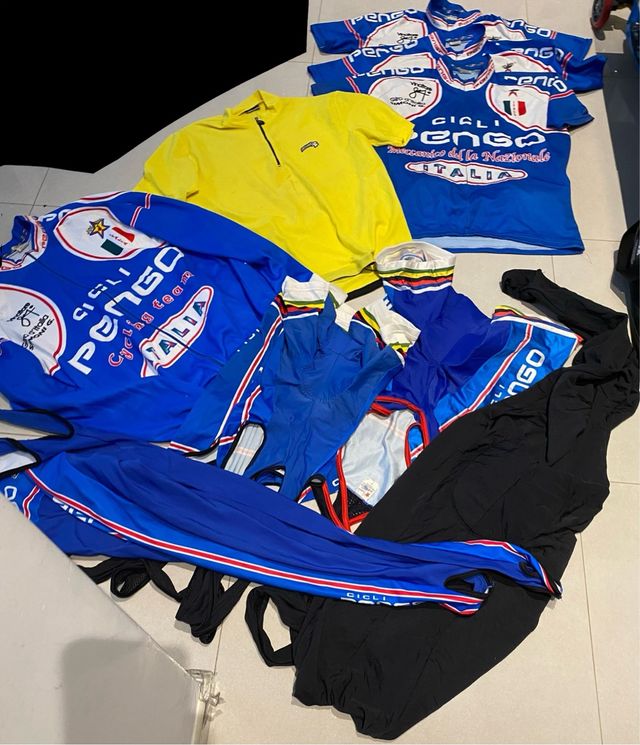 Abbigliamento da ciclsimo professionisti. No campagnolo colnago