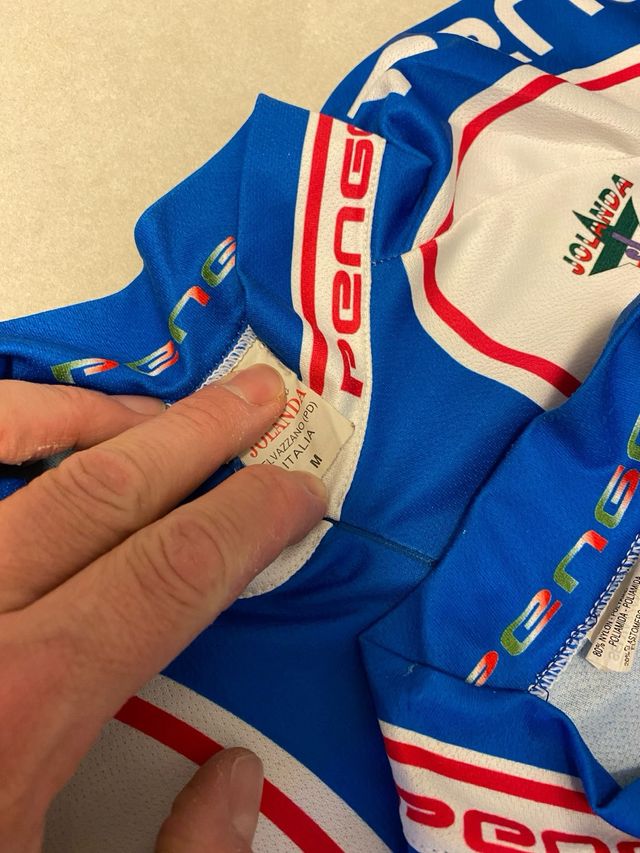 Abbigliamento da ciclsimo professionisti. No campagnolo colnago
