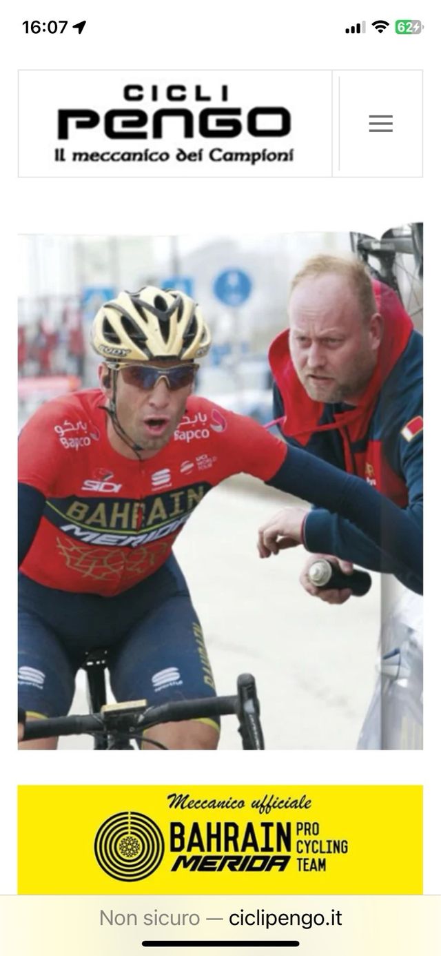 Abbigliamento da ciclsimo professionisti. No campagnolo colnago