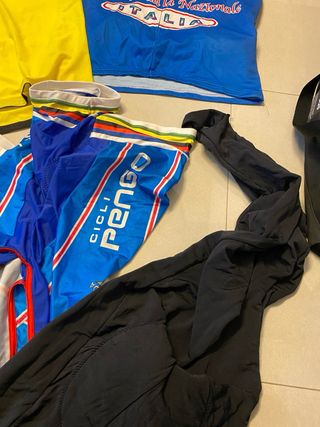Abbigliamento da ciclsimo professionisti. No campagnolo colnago