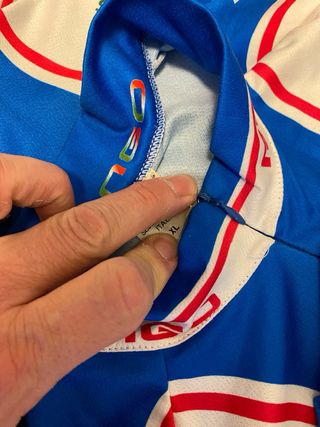 Abbigliamento da ciclsimo professionisti. No campagnolo colnago